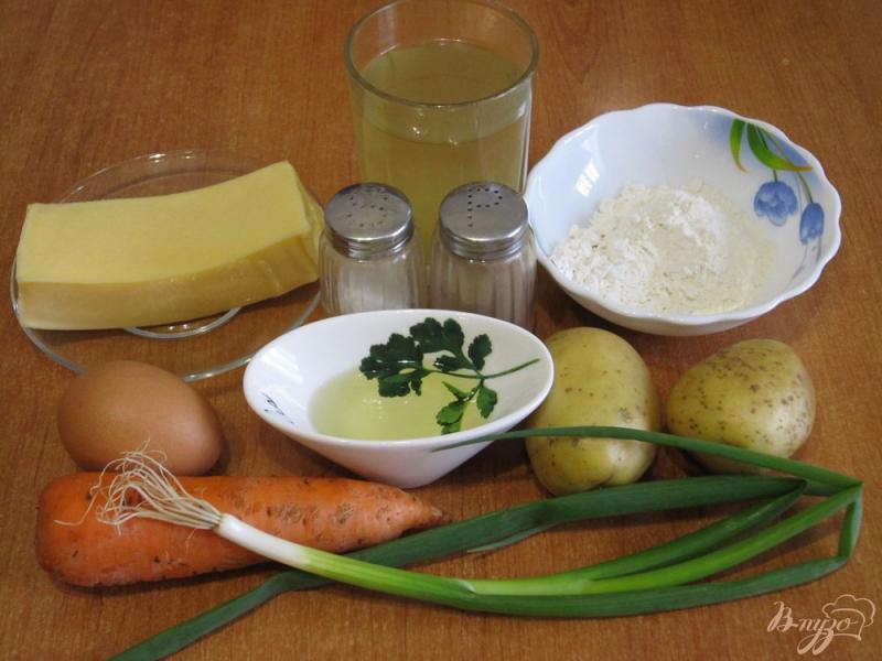 Фото приготовление рецепта: Суп с клецками из сыра шаг №1