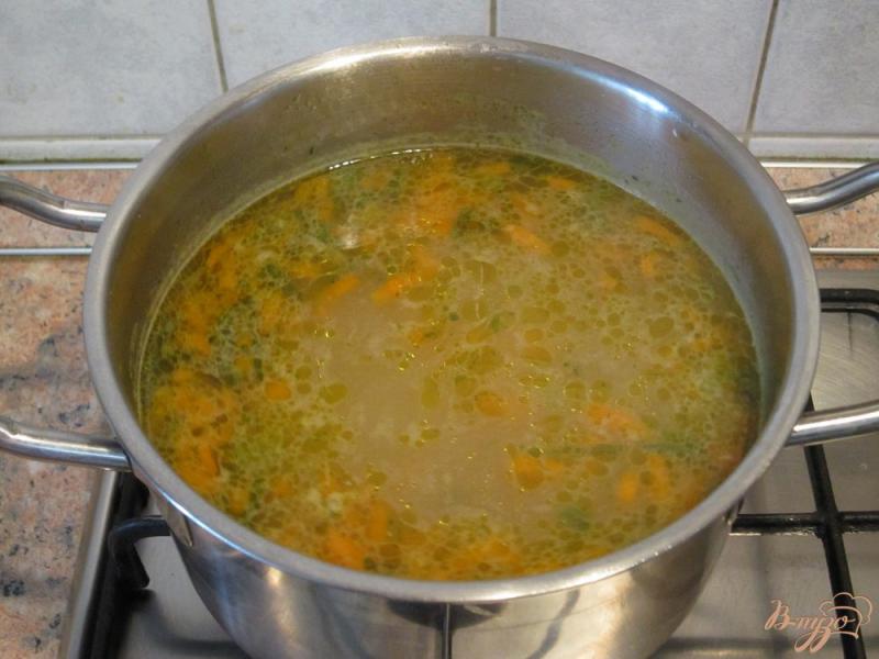 Фото приготовление рецепта: Суп с клецками из сыра шаг №6