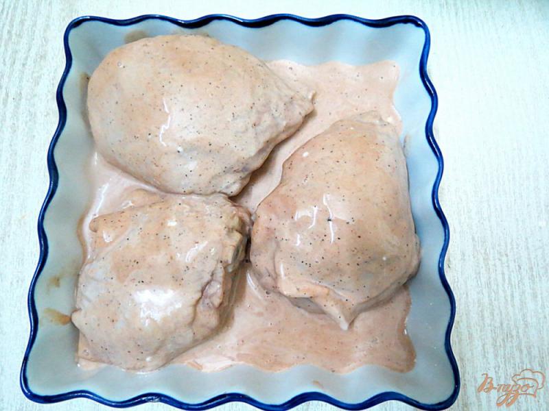 Фото приготовление рецепта: Бёдрышки маринованные под соусом наршараб шаг №7