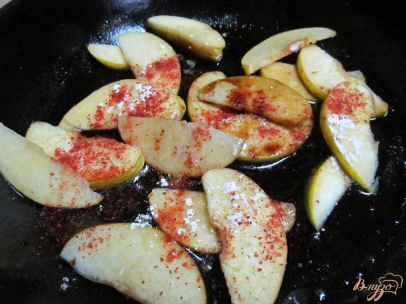 Фото приготовление рецепта: Свинина с соусом из айвы шаг №3