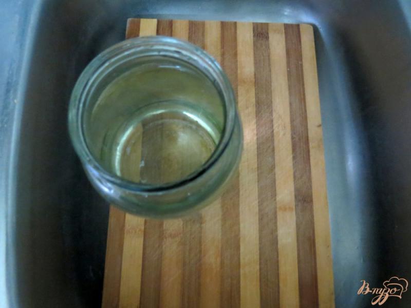Фото приготовление рецепта: Салат из отварных баклажанов, чеснока и зелени шаг №3