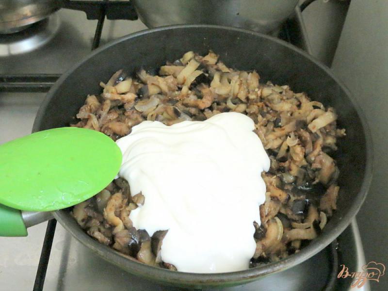 Фото приготовление рецепта: Баклажаны в сметанном соусе шаг №9