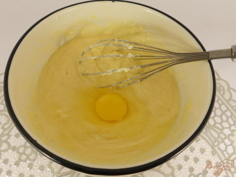 Фото приготовление рецепта: Лимонный кекс с персиками шаг №2