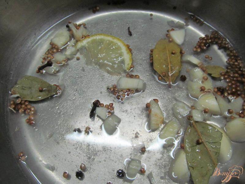 Фото приготовление рецепта: Маринованные шампиньоны с лимоном шаг №1