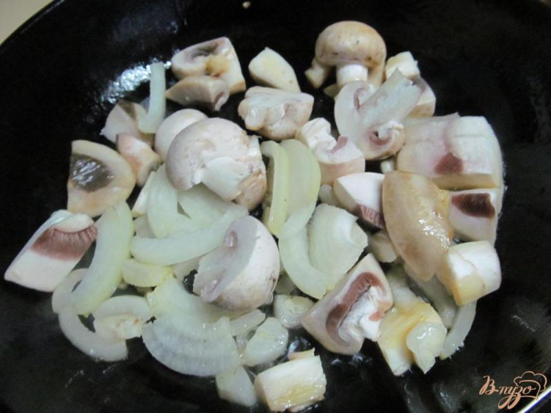 Фото приготовление рецепта: Рагу с грибами и баклажаном шаг №2