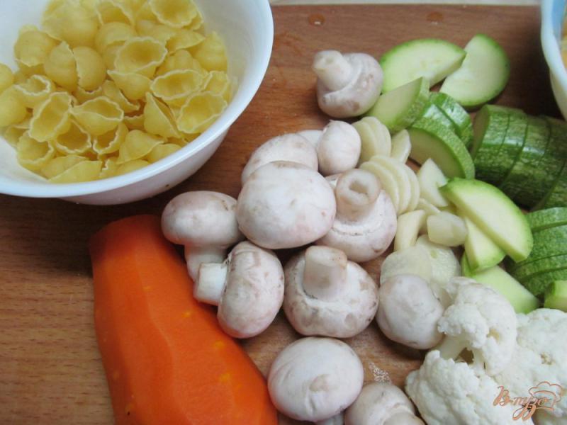 Фото приготовление рецепта: Быстрый завтрак из овощей с пастой шаг №2