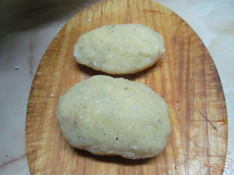 Фото приготовление рецепта: Картофельные пампушки с сыром и творогом шаг №4