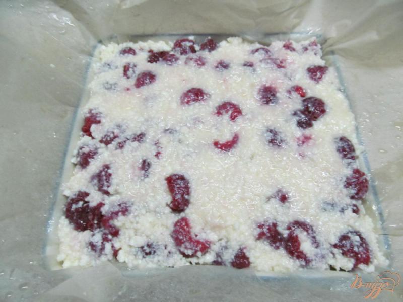 Фото приготовление рецепта: Пирог из кукурузной муки с творожной начинкой шаг №5