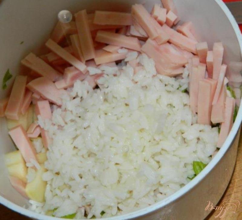 Фото приготовление рецепта: Салат с грушей и ветчиной шаг №2