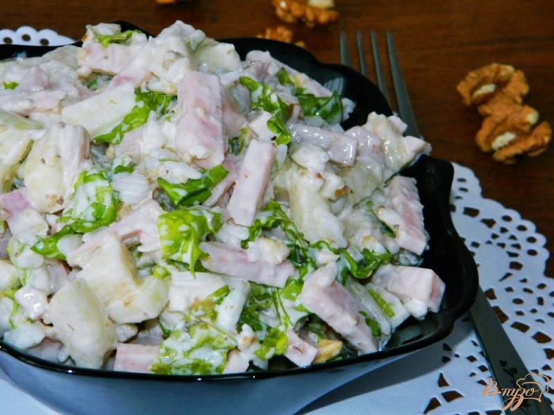 Фото приготовление рецепта: Салат с грушей и ветчиной шаг №5