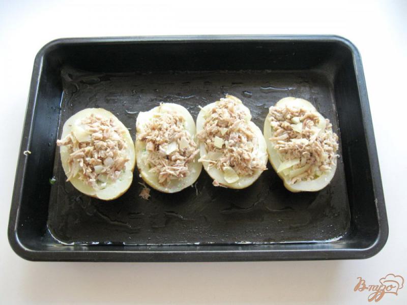 Фото приготовление рецепта: Картофель с отварным куриным мясом в духовке шаг №8