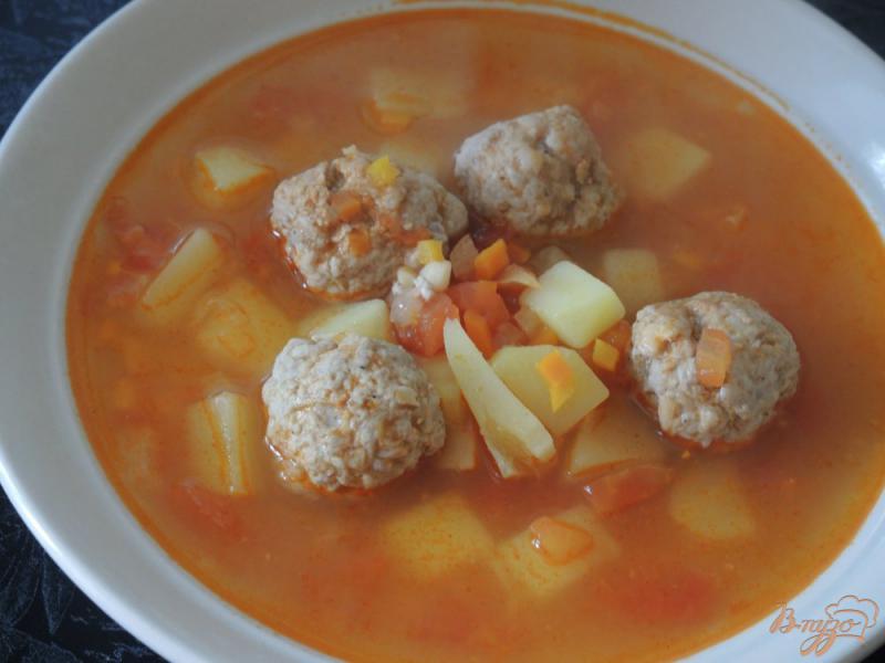 Фото приготовление рецепта: Томатный суп с фрикадельками шаг №9