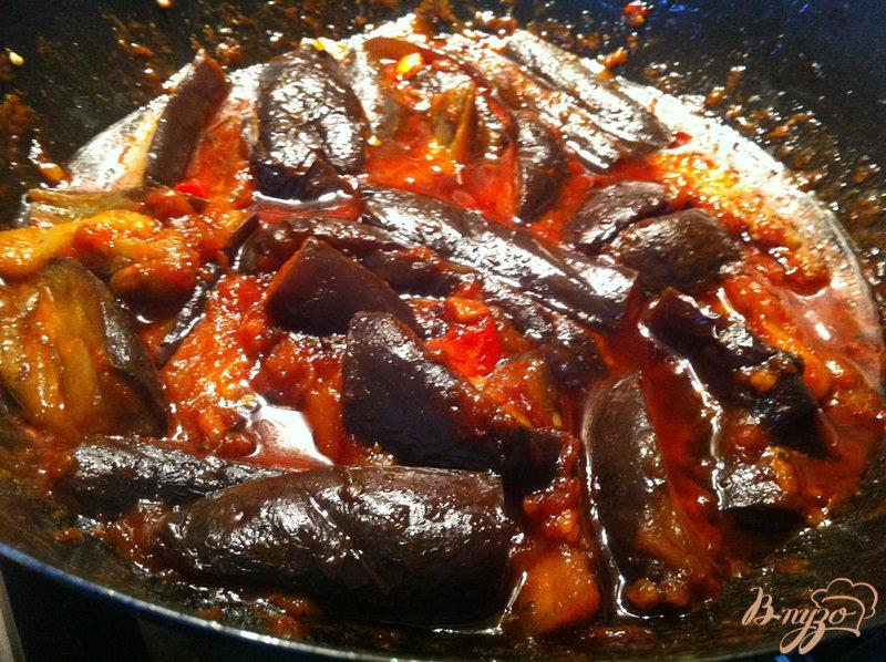 Фото приготовление рецепта: Баклажаны в остром томатном соусе шаг №11