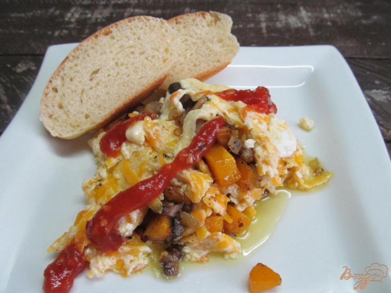 Фото приготовление рецепта: Завтрак из яйца с тыквой шаг №6