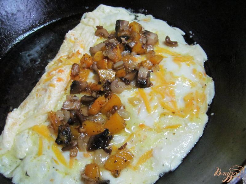 Фото приготовление рецепта: Завтрак из яйца с тыквой шаг №5