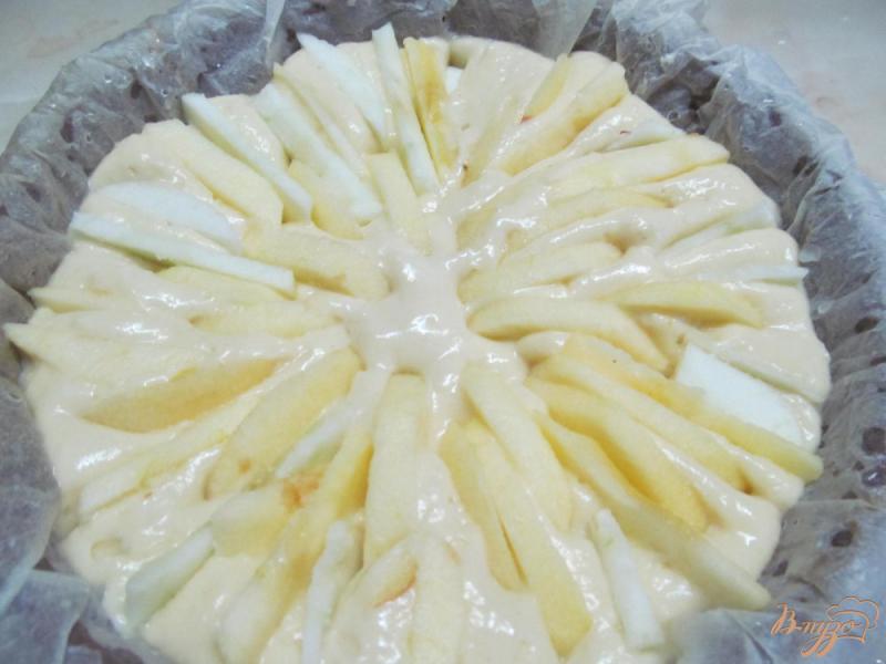 Фото приготовление рецепта: Домашний яблочный пирог шаг №6