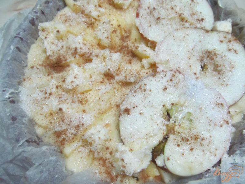 Фото приготовление рецепта: Домашний яблочный пирог шаг №7