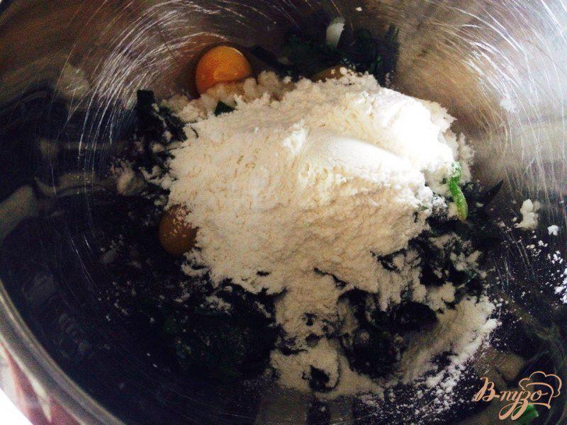 Фото приготовление рецепта: Котлеты из филе хека со шпинатом для деток шаг №4