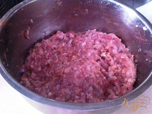 Фото приготовление рецепта: Болгарский перец, фаршированный мясом и рисом шаг №2