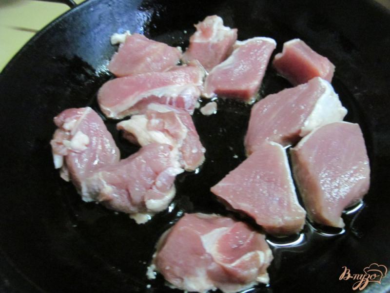 Фото приготовление рецепта: Тушенное мясо с фасолью и картофелем шаг №1