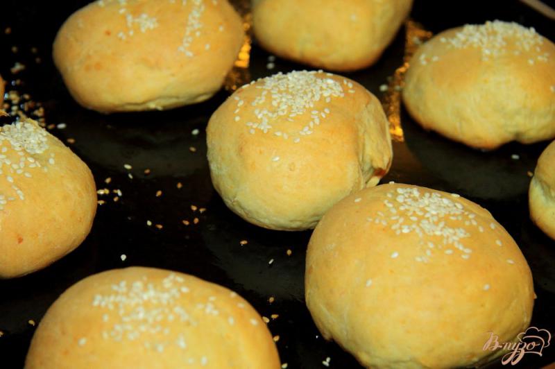 Фото приготовление рецепта: Картофельные булочки с кунжутом шаг №9