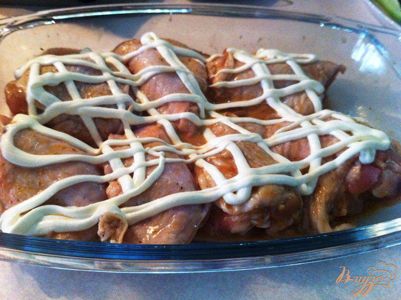 Фото приготовление рецепта: Куриные бедрышки, запеченные в духовке шаг №3