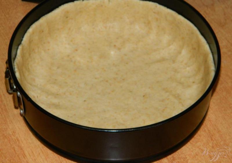 Фото приготовление рецепта: Грушевый пирог с грецкими орехами шаг №2