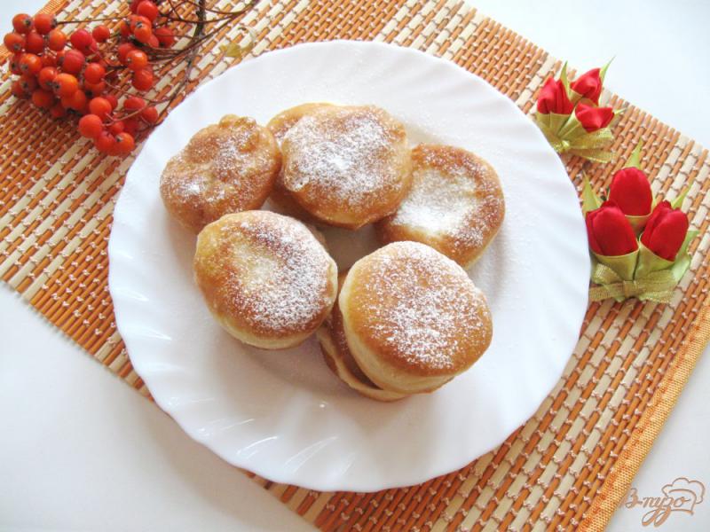 Фото приготовление рецепта: Пончики с сахарной пудрой шаг №8