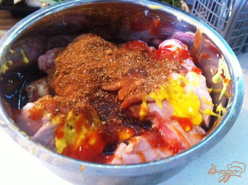 Фото приготовление рецепта: Остро-сладкие куриные бедрышки шаг №2