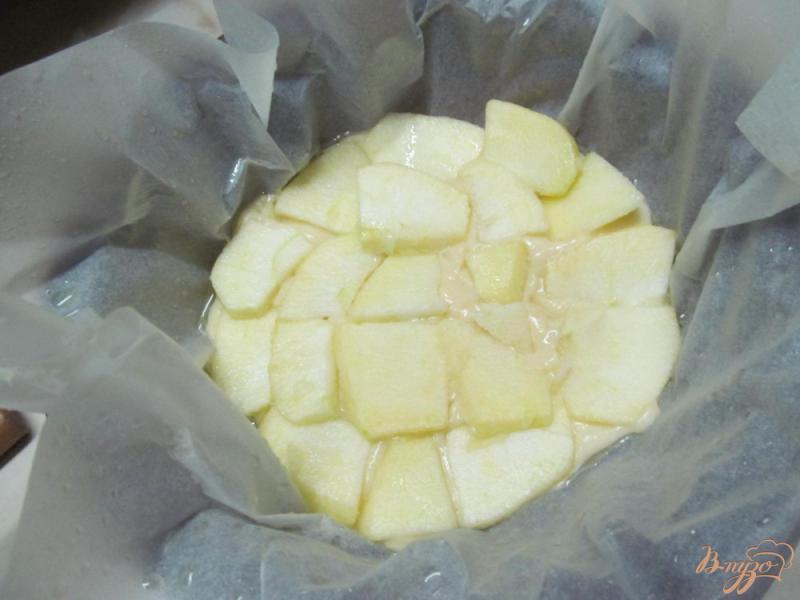 Фото приготовление рецепта: Пирог с яблоком и апельсином шаг №4