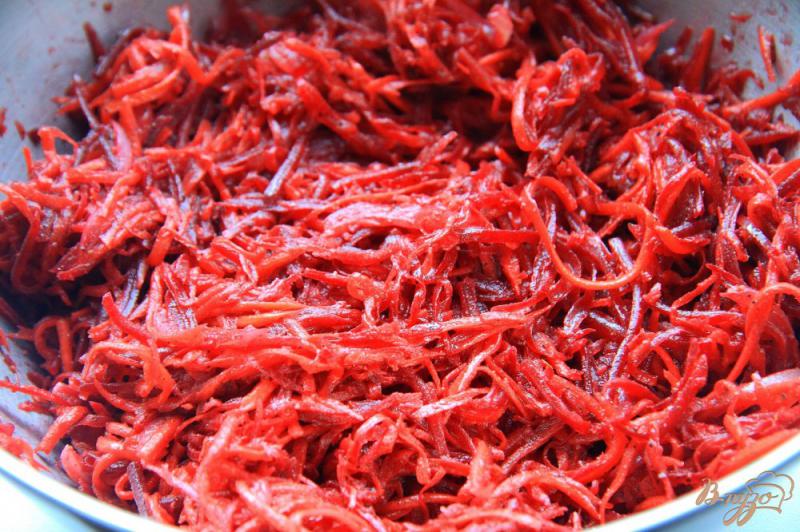 Фото приготовление рецепта: Салат из моркови и свеклы по-корейски шаг №6