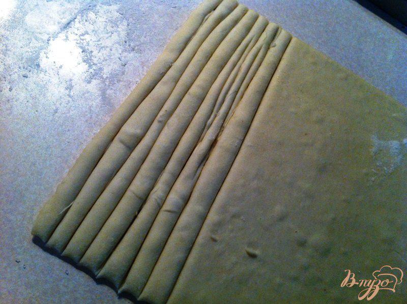 Фото приготовление рецепта: Слоеное печенье с кунжутом шаг №2