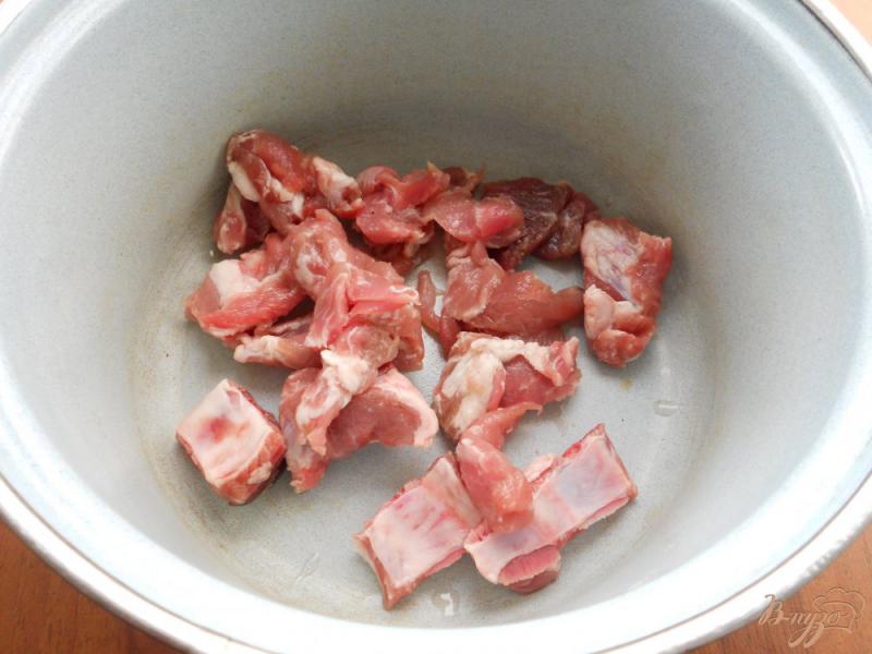Фото приготовление рецепта: Суп со свининой и баклажанами шаг №1