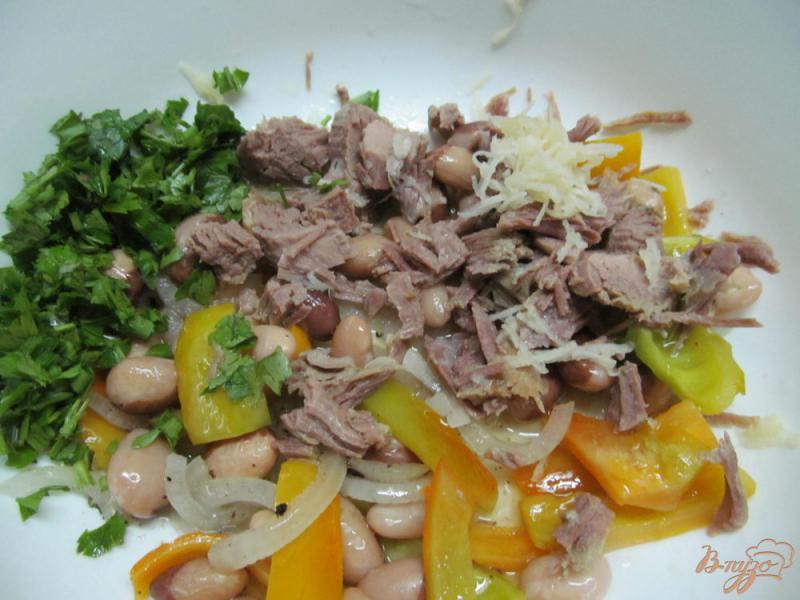 Фото приготовление рецепта: Салат из мяса с перцем и фасолью шаг №5