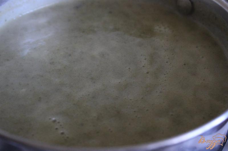 Фото приготовление рецепта: Суп-пюре со щавелем и шпинатом шаг №8