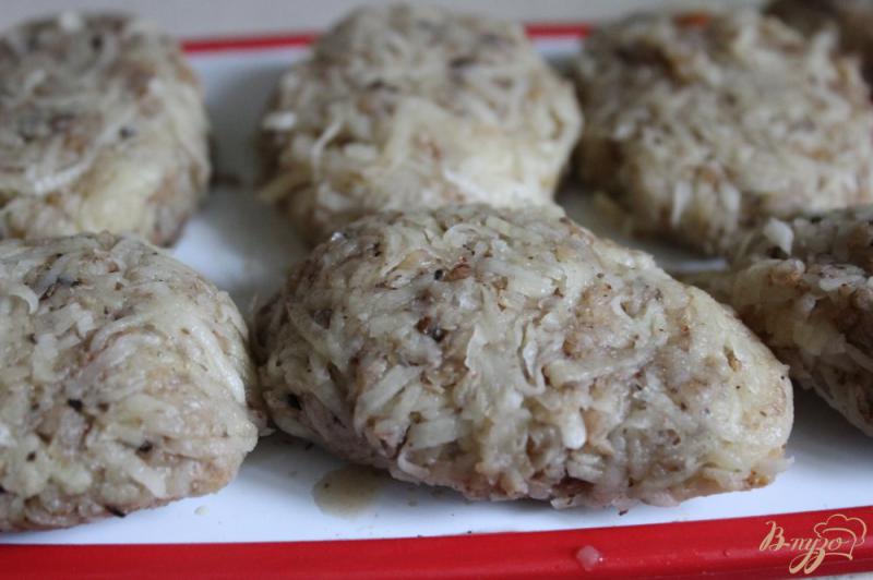 Фото приготовление рецепта: Картофельно-гречневые котлетки с грибами шаг №6