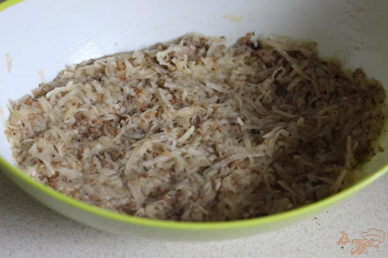 Фото приготовление рецепта: Картофельно-гречневые котлетки с грибами шаг №5