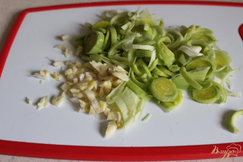 Фото приготовление рецепта: Фасолевый салат в средиземноморском стиле. шаг №2