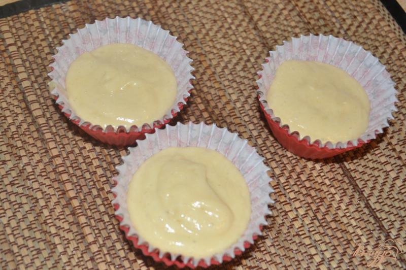 Фото приготовление рецепта: Шоколадно-ореховые маффины в мультиварке шаг №2