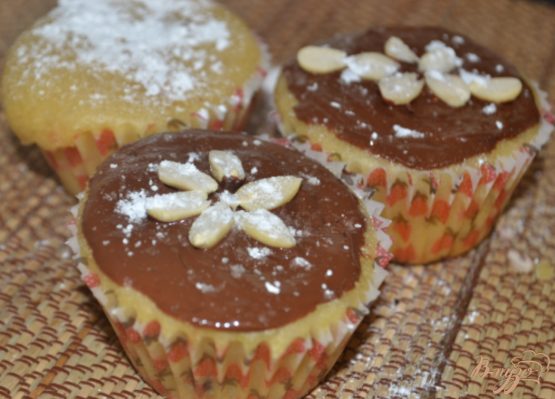 Фото приготовление рецепта: Шоколадно-ореховые маффины в мультиварке шаг №6
