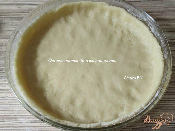 Фото приготовление рецепта: Бруснично-вишневый пирог шаг №4