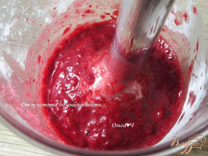 Фото приготовление рецепта: Бруснично-вишневый пирог шаг №6