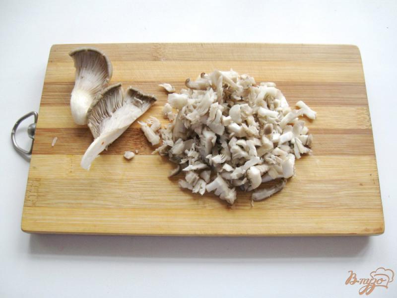 Фото приготовление рецепта: Запеканка из макарон с мясом и грибами шаг №3