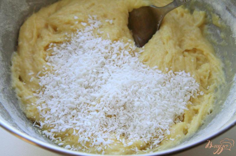 Фото приготовление рецепта: Печенье с кокосовой стружкой шаг №4