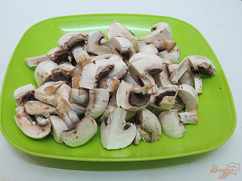 Фото приготовление рецепта: Куриное филе с грибами и перцем шаг №3