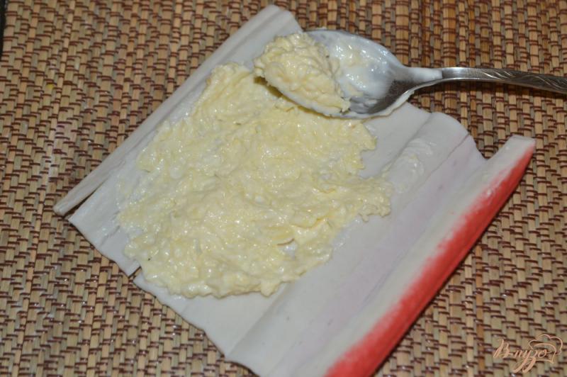 Фото приготовление рецепта: Закуска из крабовых палочек шаг №3