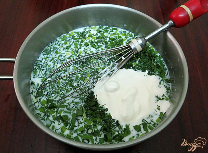Фото приготовление рецепта: Молочный солёный коктейль с зеленью шаг №5