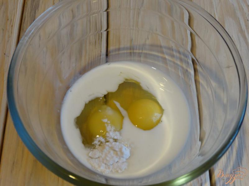 Фото приготовление рецепта: Яичный скрэмбл с фаршем и горошком шаг №1