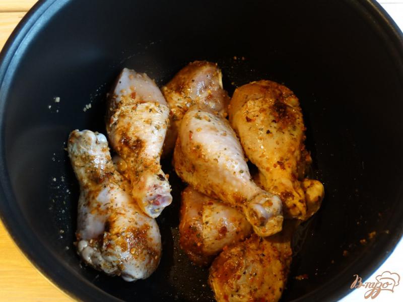 Фото приготовление рецепта: Куриные голени с картофелем и грибами в мультиварке шаг №1