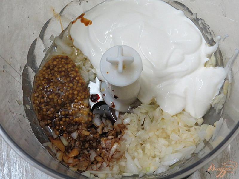 Фото приготовление рецепта: Сельдь под сметанно-икорным соусом шаг №5